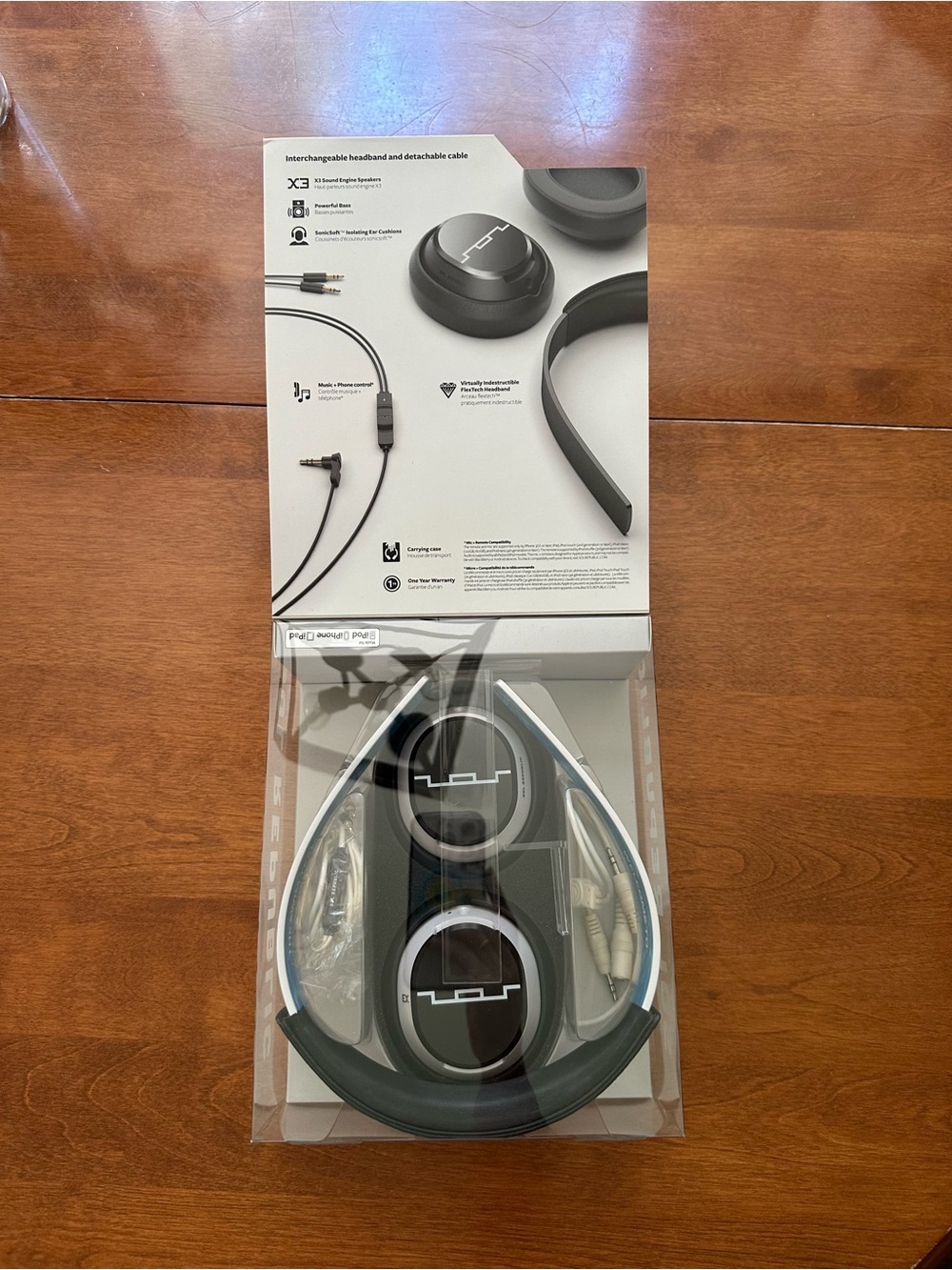Sol Republic Over Ear Headphones - Picture 3 of 15
